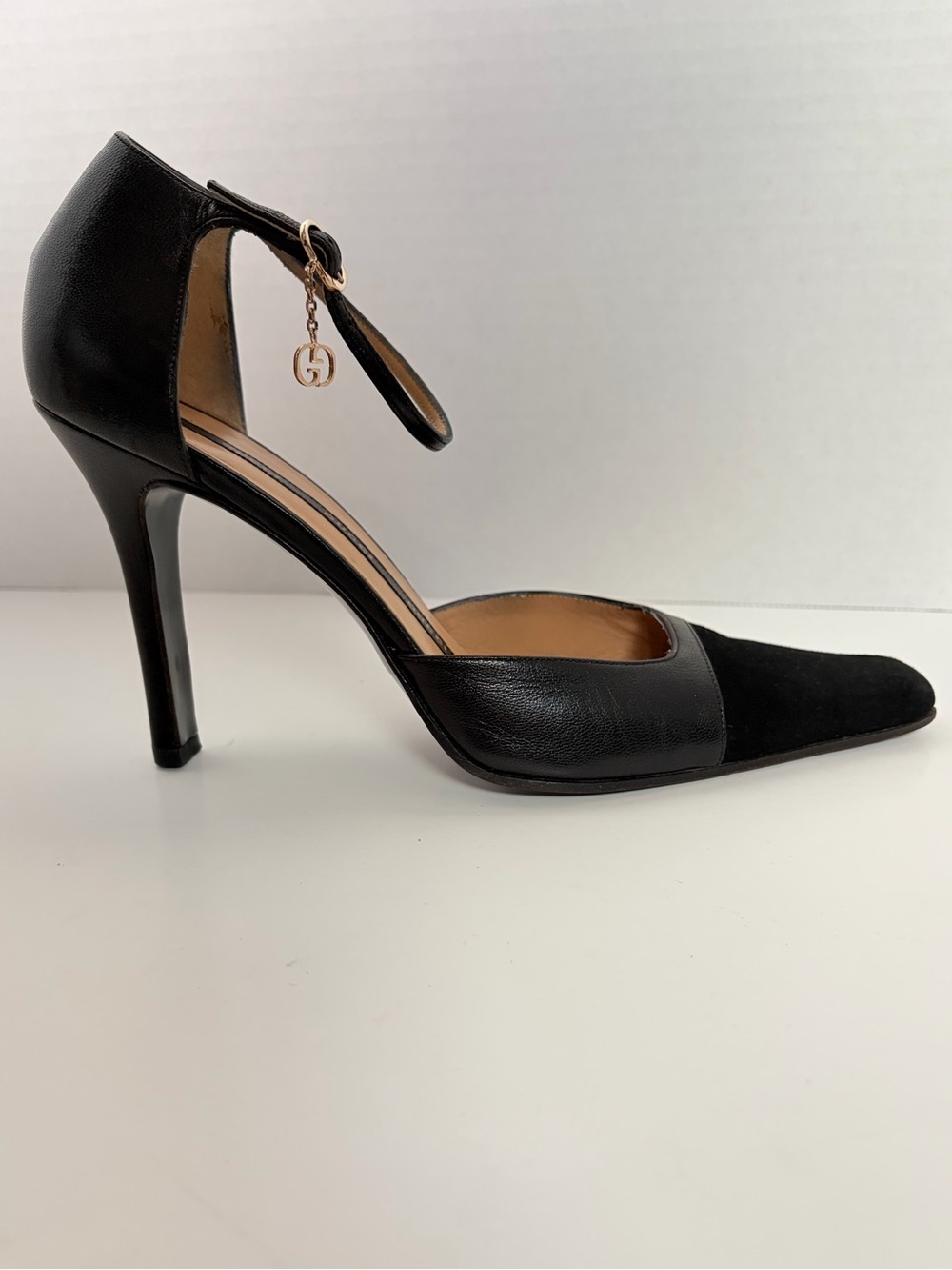Gucci DOrsay Stiletto Pumps Interlocking GG Ankle Strap Suede Black Size 38.5C - Picture 6 of 15